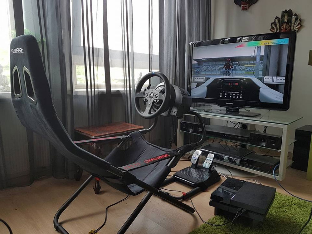 https://www.evetech.co.za/repository/ProductImages/playseat-challenge-racing-video-game-chair-1000px-v1-0017.jpg